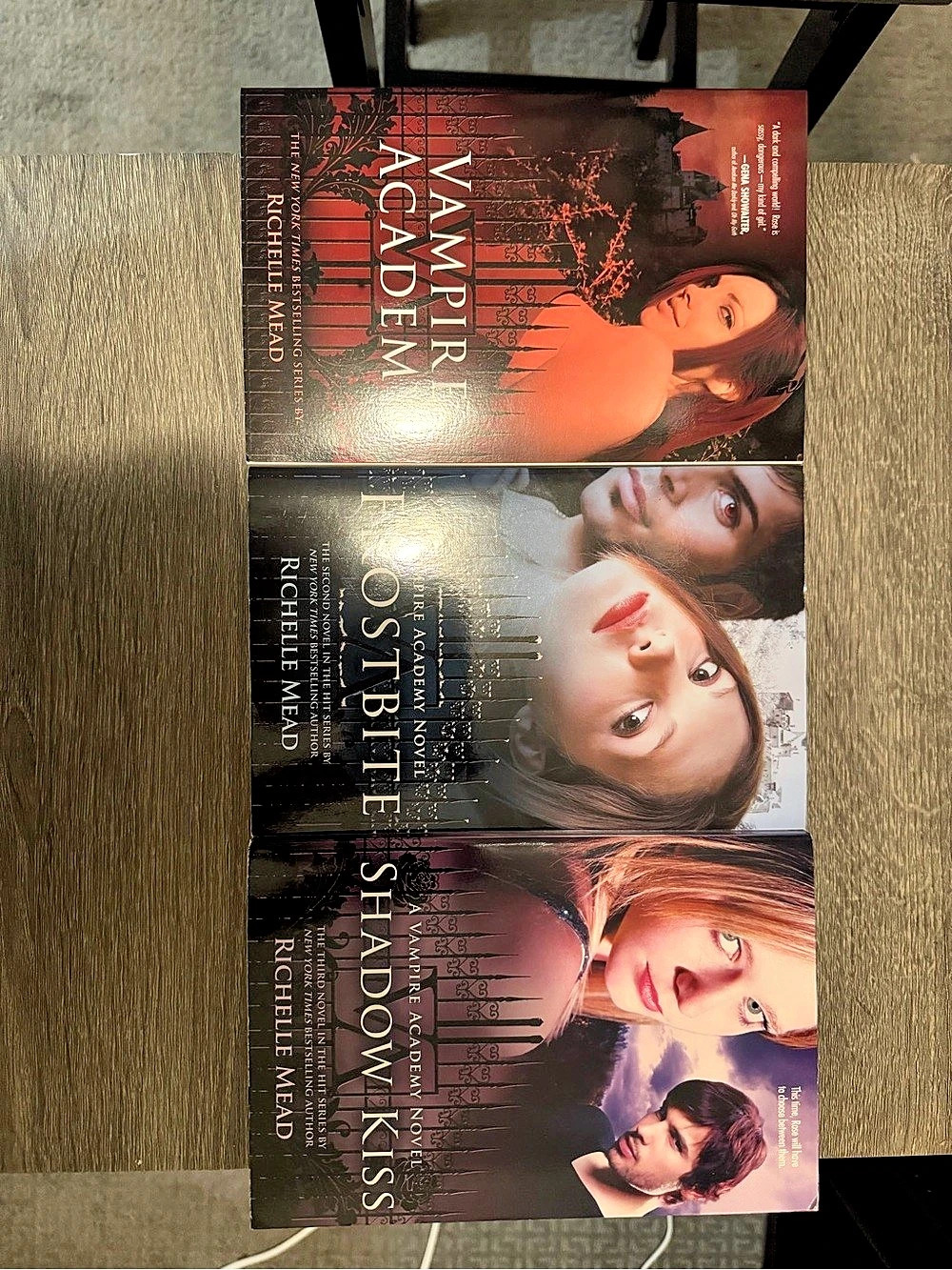 Richelle Mead Vampire Academy series: Vampire Academy, Frostbite, Shadow Kiss Bo